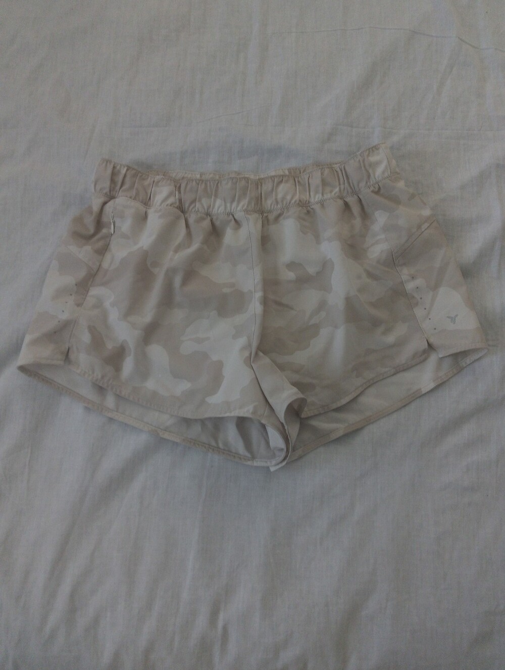 Old Navy Active Light Beige Camo Women’s Athletic Line Shorts Size L
